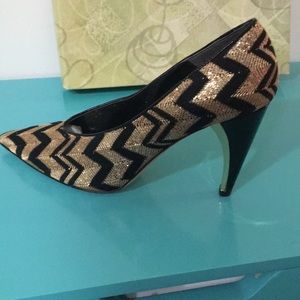 J.Renee Arlinda black and gold zig zag pump